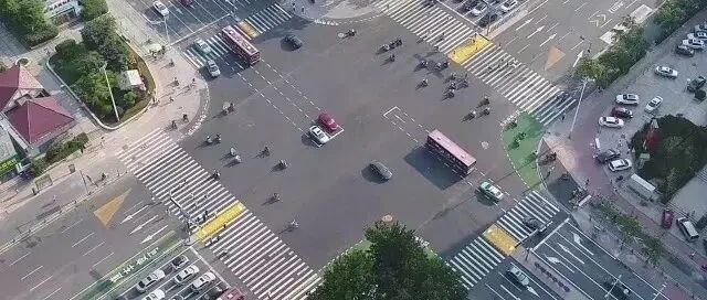 总在路口吃罚单？一定是忽视了这些通行规则！