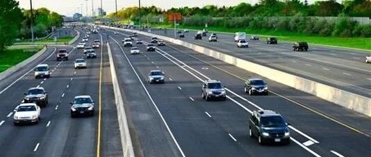 跟车时的“四秒法则”，请务必掌握！