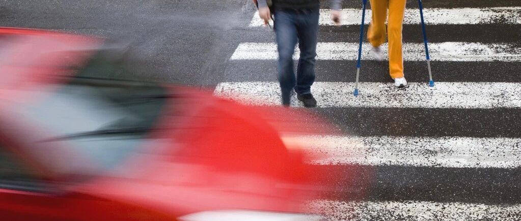 开车遇到这种情况就发懵？这几幅图快速看懂