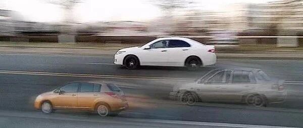 注意：这些情况下，左侧超车也违法！