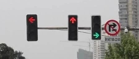 右转信号灯有时亮有时不亮，是出故障了吗？