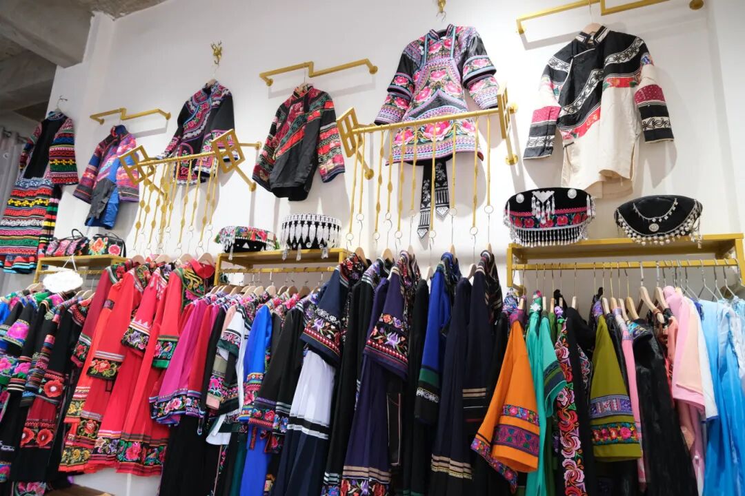 贯彻全会精神 云岭一线见闻：针线连电商 巧手绣共富-5-1原图.jpg