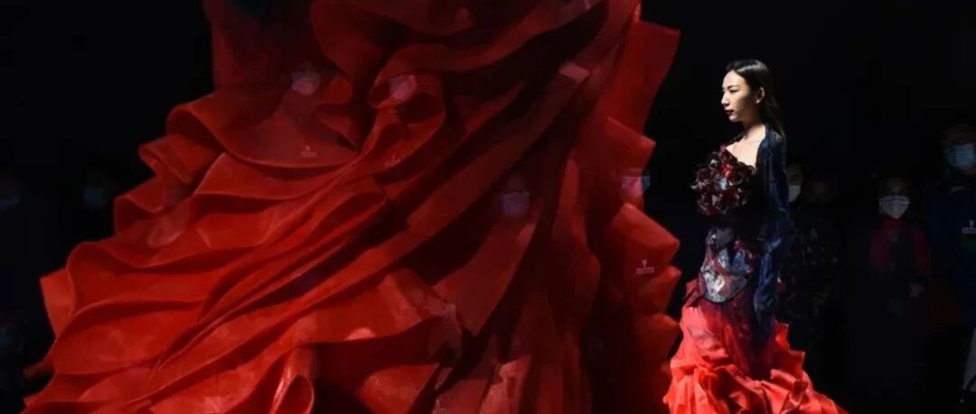 张肇达“花城夜”梦幻时尚大秀闪耀珠江