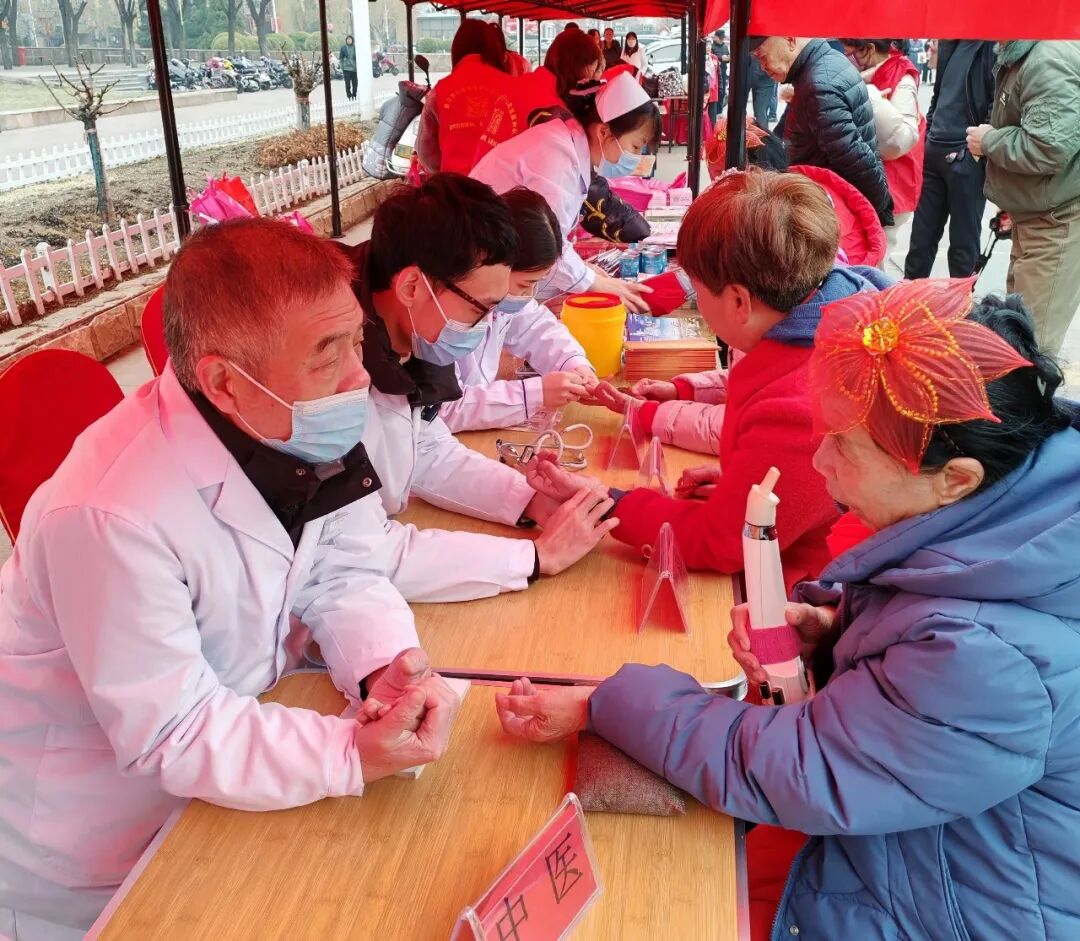 不忘初心学雷锋 爱心义诊护健康(图4)