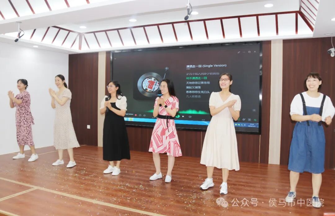 2024年侯马市中医院护士节庆祝活动-----主题“我们的护士 我们的未来 护士的经济效力”(图17)