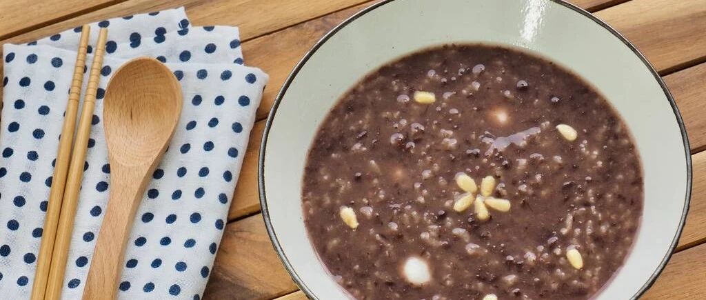 【健康养生】腊八到！腊八粥怎么喝最好？不同人群各有讲究～