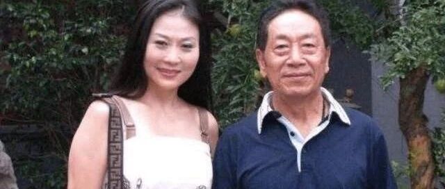 演员王奎荣:68岁娶31岁娇妻,70岁老来得女,如今77岁过得怎样