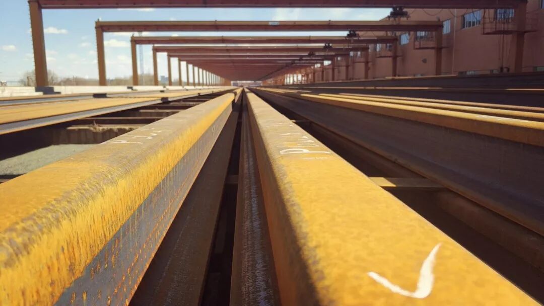 钢轨想放飞自我不可能这辈子都不可能的