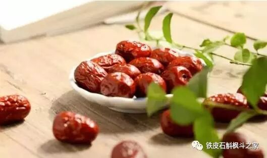 红枣这么喝,每天一杯,体内湿气消,脸色更红润!