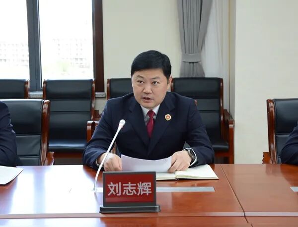 当前位置:>首页>队伍建设>党组成员,政治部主任刘志辉主持座谈会.