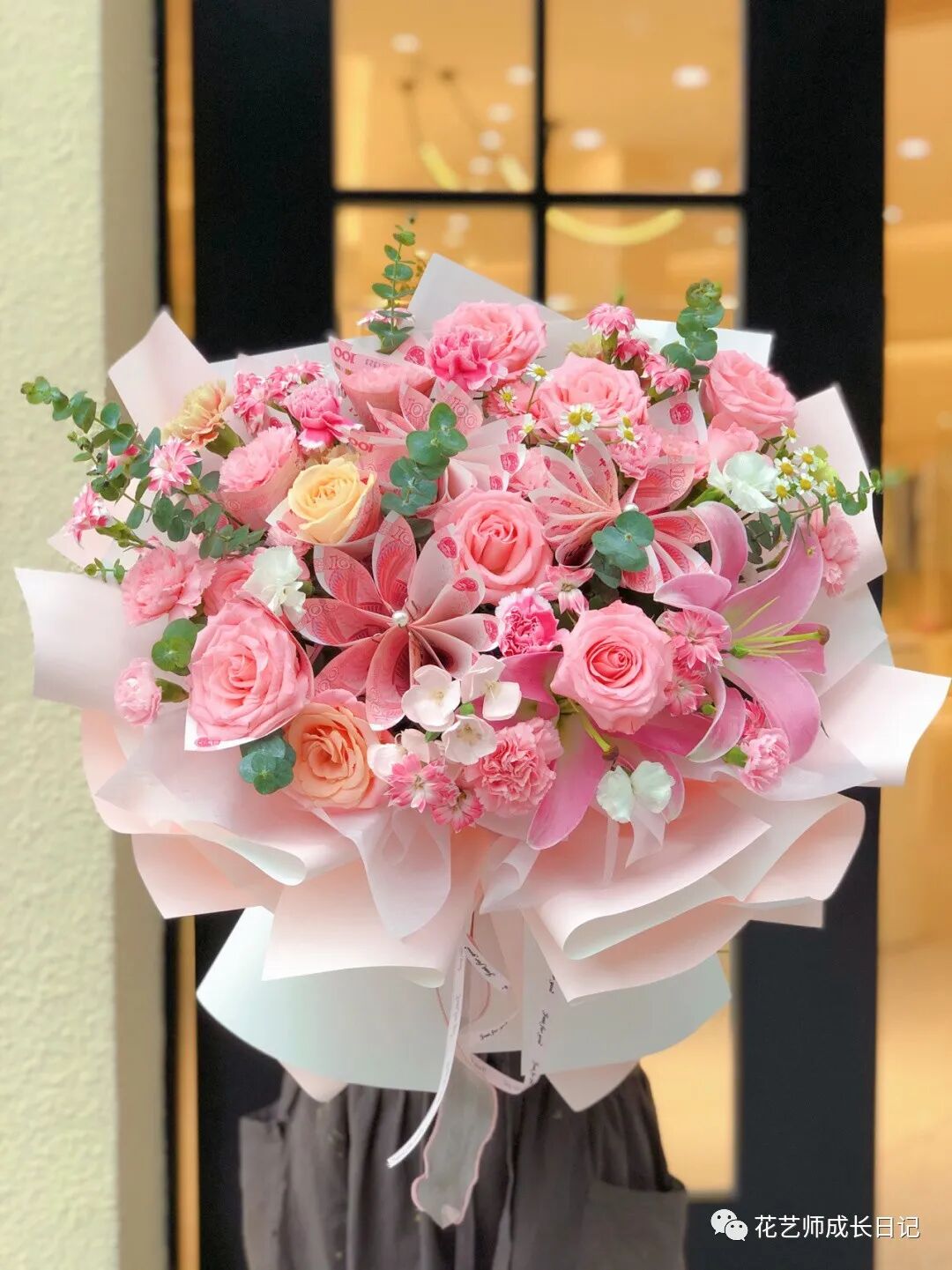 花艺奇思妙想vol 48 如果觉得鲜花短暂 那就来一束有钱花束吧 全网搜