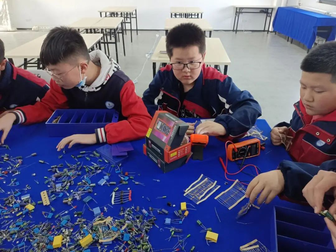 冀州中学复读高三复习班 招生报名时间_贵阳高三复读学校排名_复读高三手续复杂吗