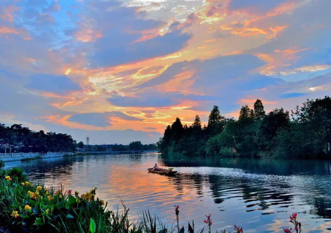 佛山里水镇东北部有个贤鲁岛,被称作是佛山遗落的明珠,紧靠珠江支流的