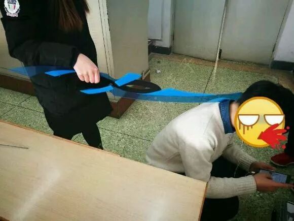 自己设计制作一把游戏道具刀