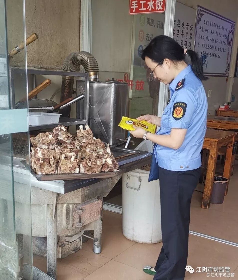 云亭一家牛肉汤馆店查获243包均来源不明调料 已处罚