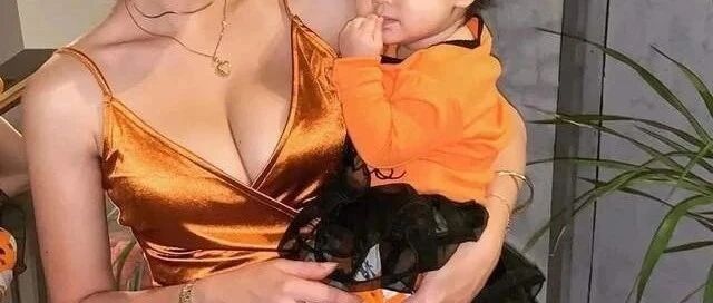 日本辣妈因太性感被骂上热搜，网友：都当妈了还穿成这样？