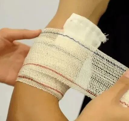 医用绷带怎么绑图解健康科普：急救医生教您几种简易绷带包扎方法_https://www.jmylbn.com_新闻资讯_第9张