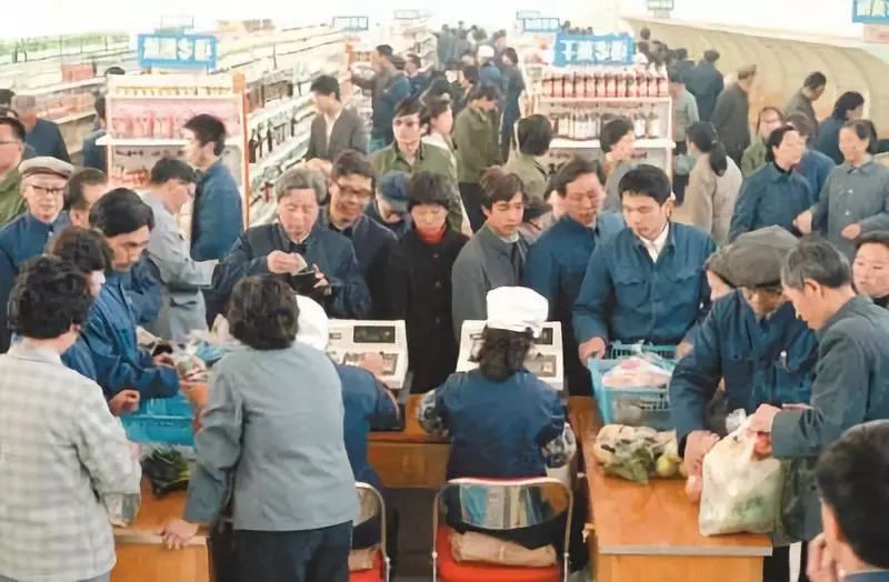每隔几年，中国人就换一种方式买买买 | 70年购物史