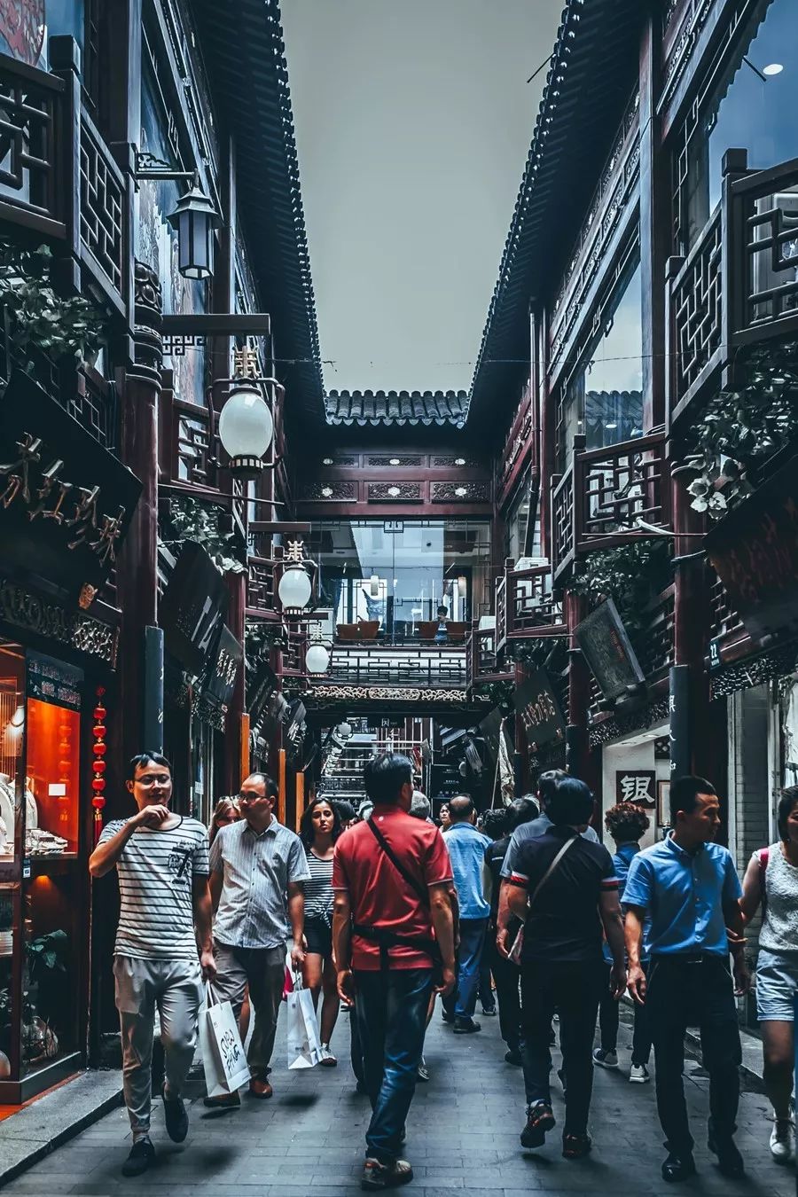 每隔几年，中国人就换一种方式买买买 | 70年购物史