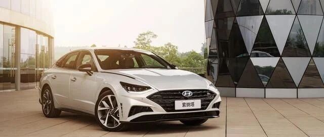 当红实力演员杨幂为索纳塔品牌倾情代言