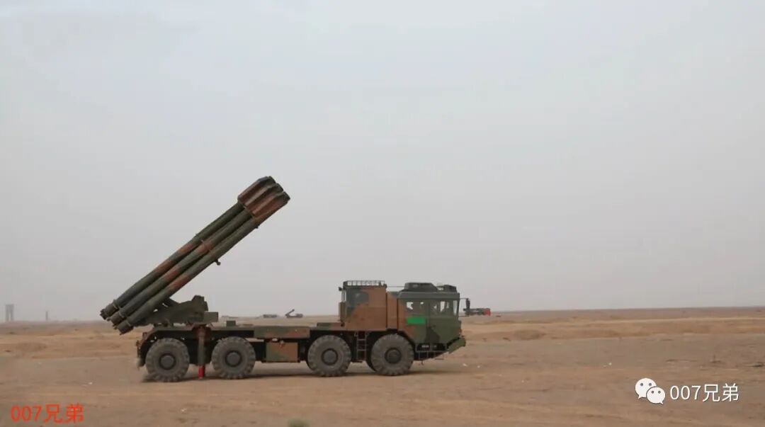 好消息我军炮兵03式300毫米远程火箭炮升级啦打的更准更狠