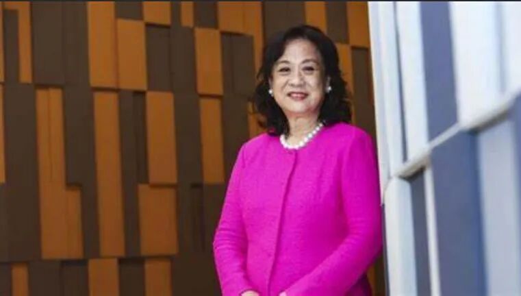 她生于澳门幼年丧父嫁入豪门后目光如炬成就香港停产位天后