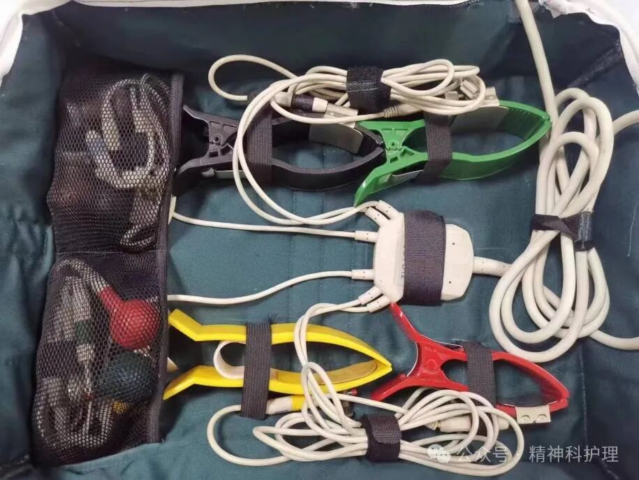 心电图机线怎么找精神科护士发明实用新型专利——便携式心电图机收纳包_https://www.jmylbn.com_新闻资讯_第9张