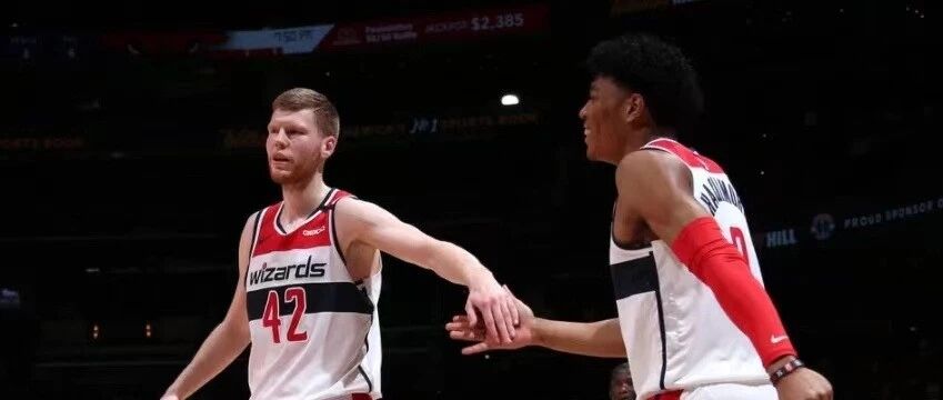 9根手指，轰进200记三分！拿到大合同后，他却不行了？