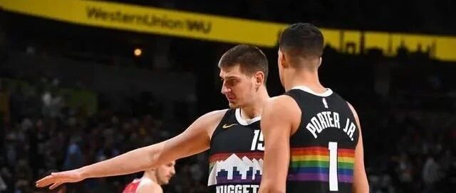 从状元热门跌到14顺位！第一次打季后赛就炸了，他才22岁啊...