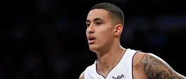 有钱任性！库兹马生日，女友包机拉横幅送祝福......