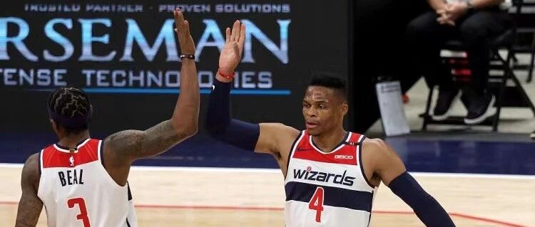 场均5.2次失误联盟第一！攻不进防不住！威少怎么了？