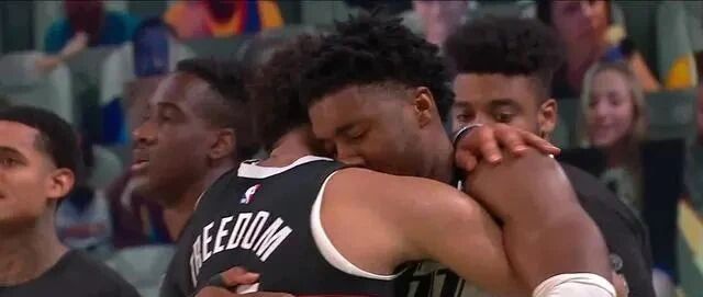 56年来头一回见！半场得30分，都能惊险赢球？