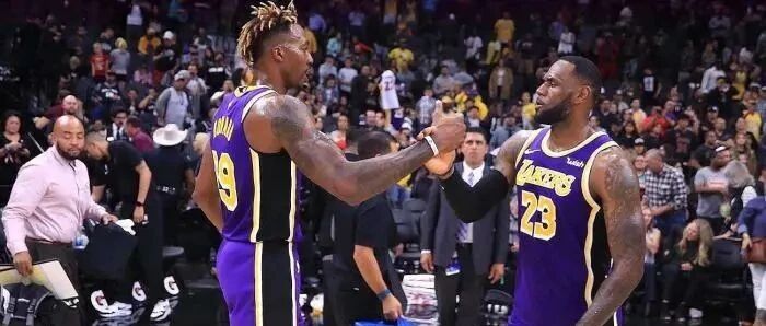 湖人赢球夜，他却最落寞！连续2战没上场！只能留着打快船？