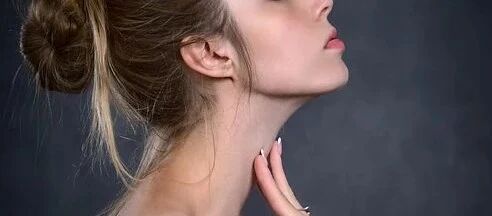 泡沫尿、脚肿、尿蛋白3+，只因抹了它！肾科医生最怕你用的一类“护肤品”