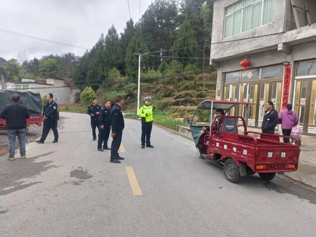 复兴镇开展二三轮摩托车含电动车四轮电动车以及货车专项整治