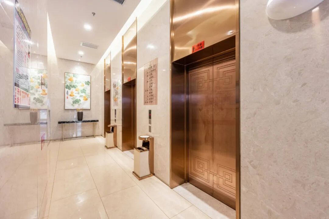 公交站点:卫生学校)位于延安市枣园路卫生学校对面荣华大厦·hotel楼