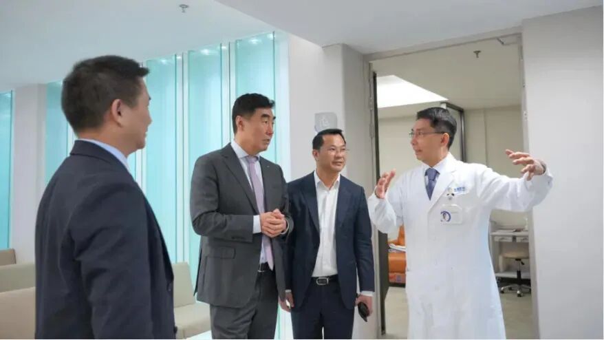 3.12蔡司中国医疗部总经理刘永华走访广州普瑞眼科医院.jpg