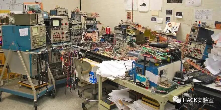 雷军，扎克伯格，Linus 等巨佬的办公桌