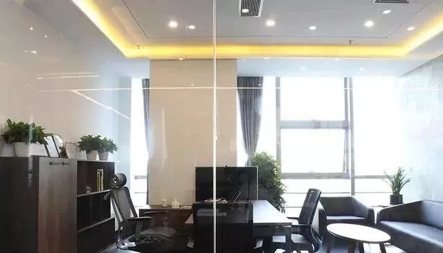 办公室装修可选择的六种超简约隔断  行业动态  第2张