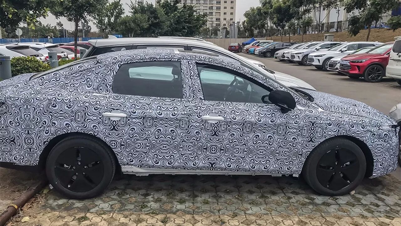 「汽车V报」全新宝马X4谍照曝光或3月正式亮相，比亚迪全新一代秦谍照曝光-VDGER