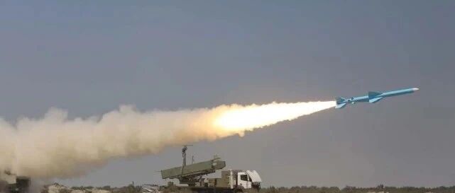 美军战机突入海峡禁区，导弹告警器突然响起，下一秒立即掉头撤退