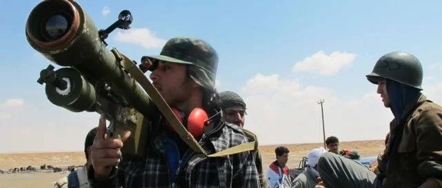 利比亚打响激烈空战，俄罗斯精锐飞行员被击落？头戴普京同款头盔