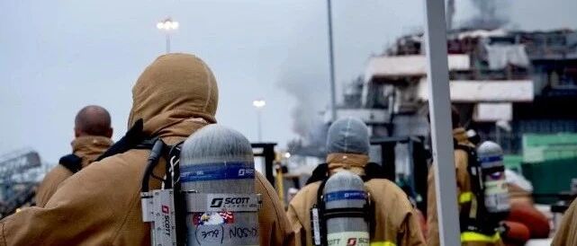 火烧航母是在消灭证据？参与灭火水兵全是阳性，军医发出绝望警告