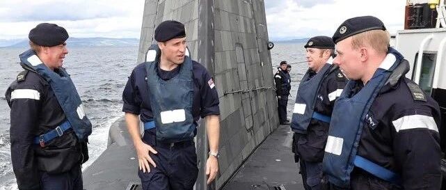 人类差点陷入核战争！掌控16枚核弹的军官喝醉，提着烤鸡开潜艇