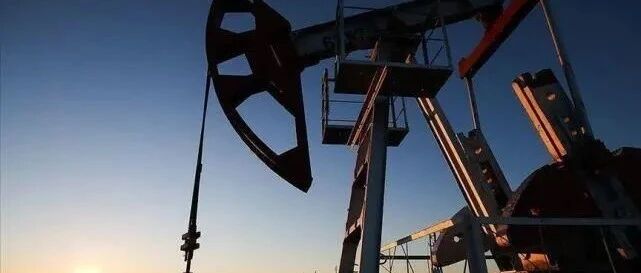 美军基地遭火箭弹突袭，特种兵躲进地下堡垒，美大兵只能吃哑巴亏