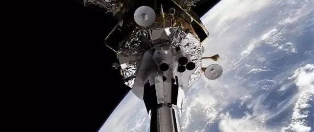 美军终于坐不住了！俄罗斯卫星突然分离，直接向美军关键卫星飞去