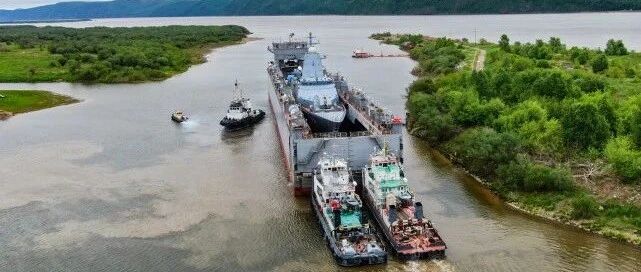 俄罗斯海军损失了一个编队！台风吹走浮船坞，撞向数艘潜艇导弹艇