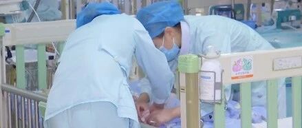 悲剧！ 刚满月女婴在家游泳意外身亡，妈妈和外婆就在旁边……都是这东西惹的祸