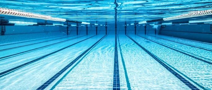 去过同一个泳池后，当地91个孩子集体发烧！有人高烧不退还晕倒了，一查都感染了它…