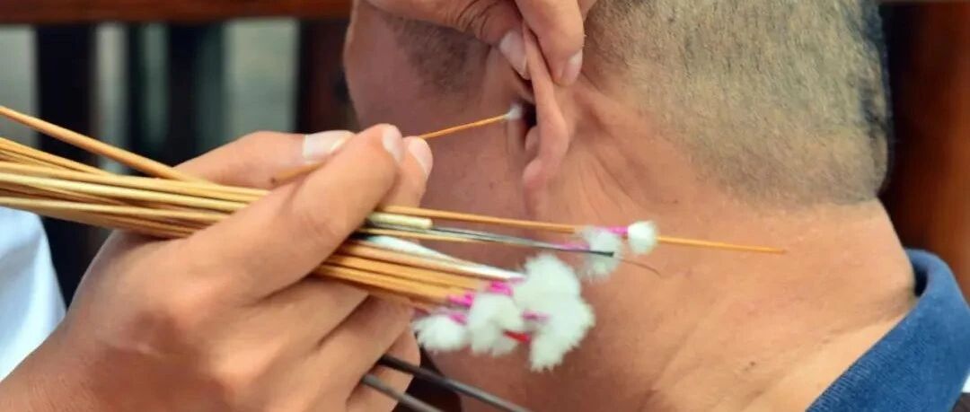 杭州男子耳朵里长满“苔藓”，医生一看惊了！他的习惯很多人都有！